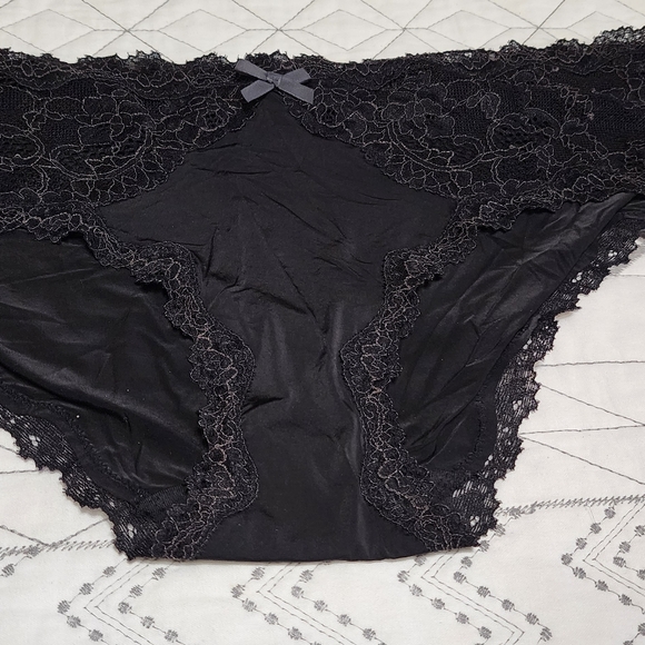 Victoria Secret Hip Hugger panties. - Picture 2 of 3